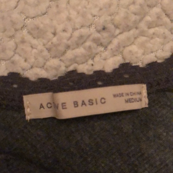 NWOT active basic long sleeve top size medium - Picture 2 of 2